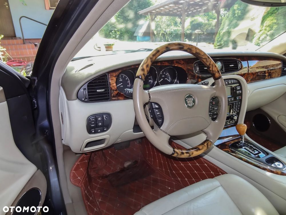 Jaguar XJ XJ8 4.2 Executive - 12