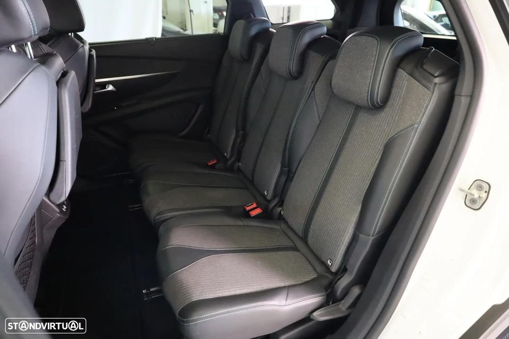 Peugeot 5008 1.5 BlueHDi Allure EAT8 - 26