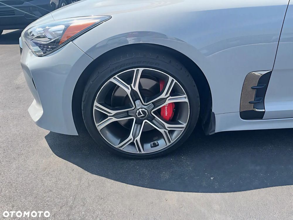 Kia Stinger - 15