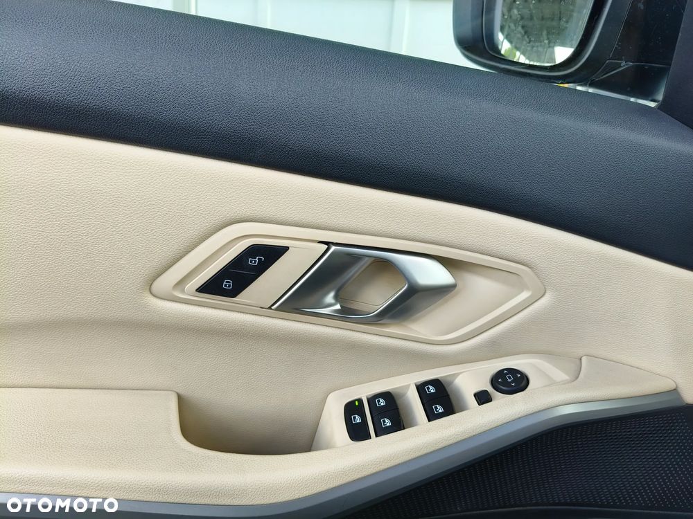 BMW Seria 3 318i - 20