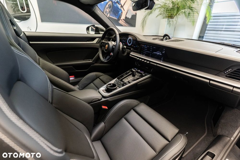 Porsche 911 Carrera 4S - 14
