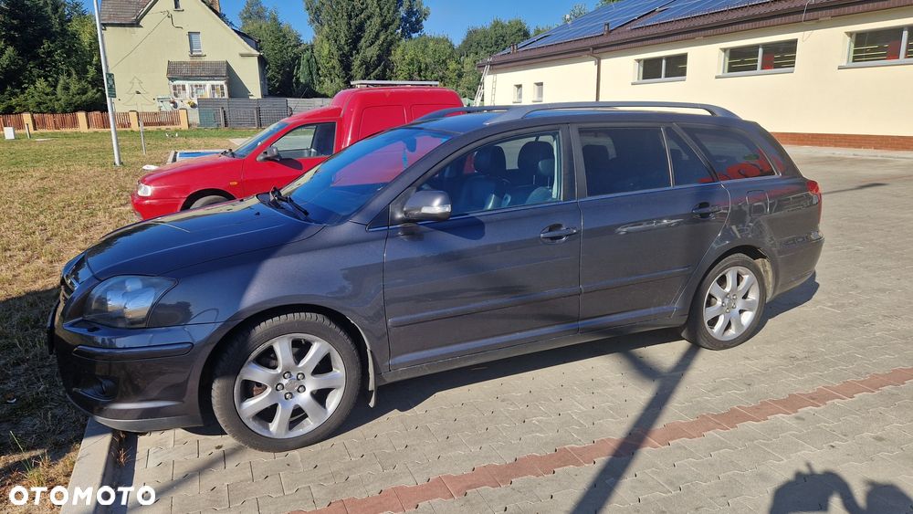 Toyota Avensis - 2