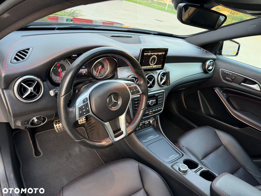 Mercedes-Benz GLA 250 4Matic 7G-DCT AMG Line - 23
