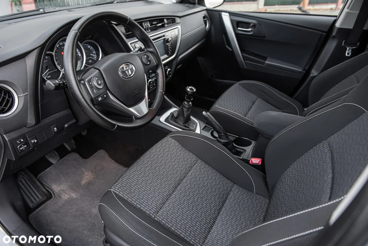 Toyota Auris 1.6 Premium Comfort - 15