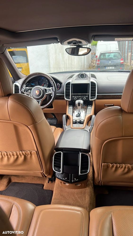 Porsche Cayenne 3.0 L - 8