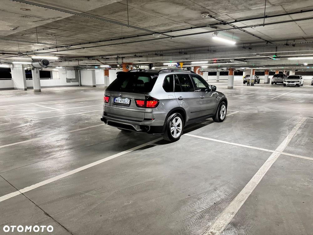 BMW X5 5.0i xDrive - 8