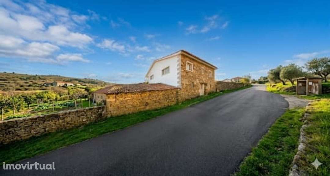 Terreno com benfeitoria de casa 2 pisos Vila Pouca Aguiar - Grande imagem: 4/4