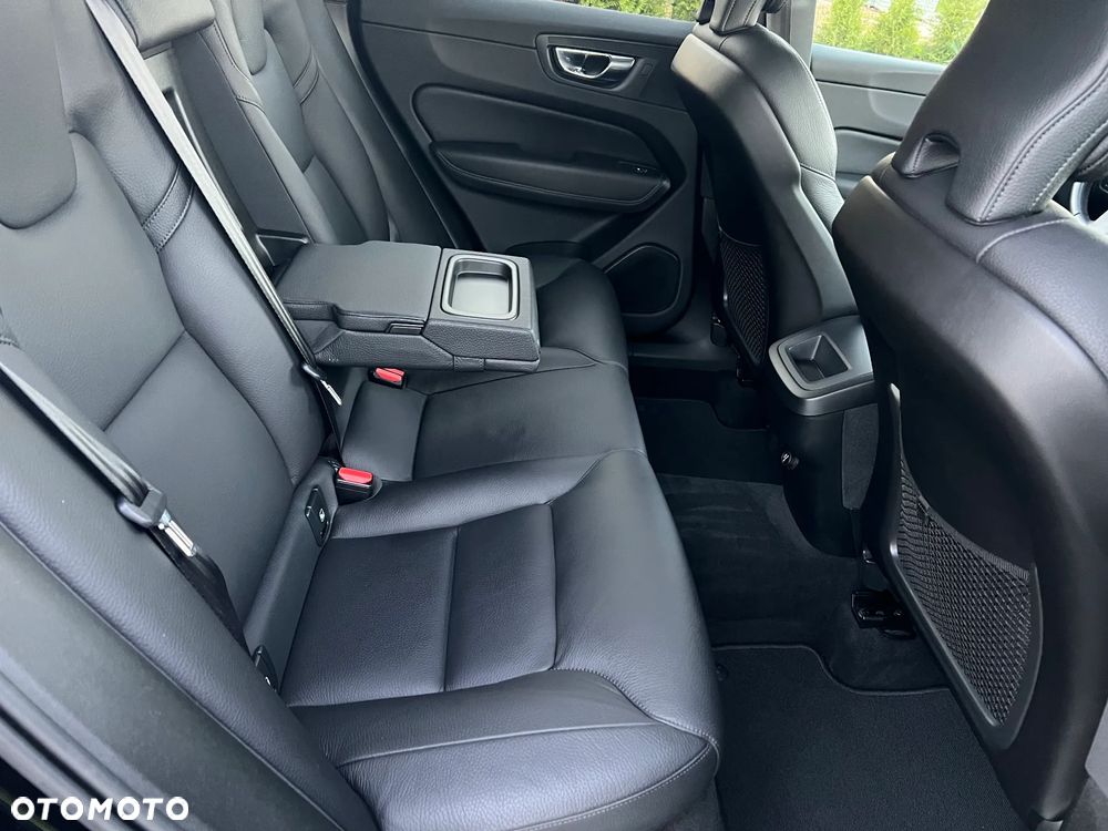Volvo XC 60 D4 Geartronic Momentum Pro - 32