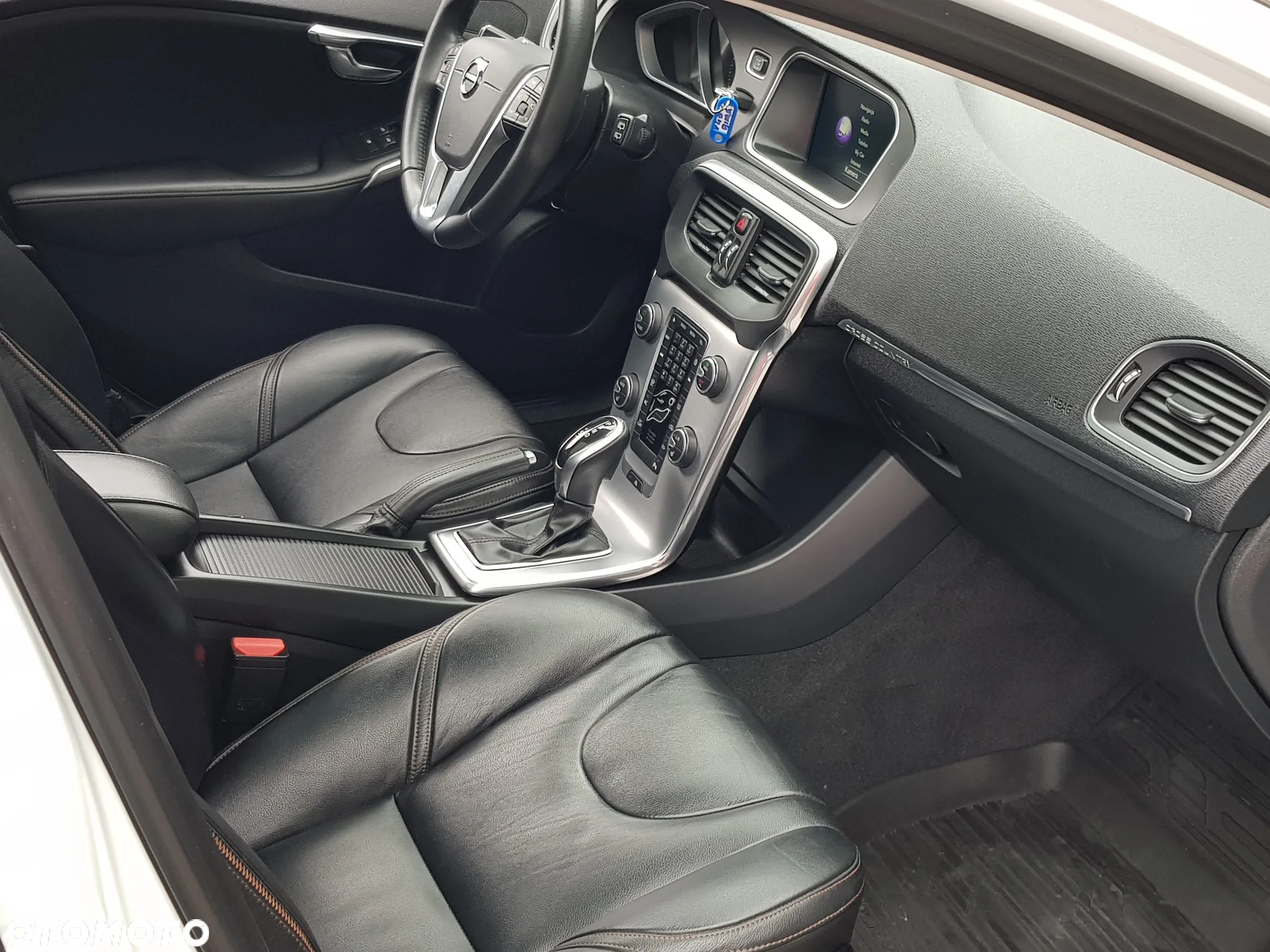 Volvo V40 Cross Country - 20