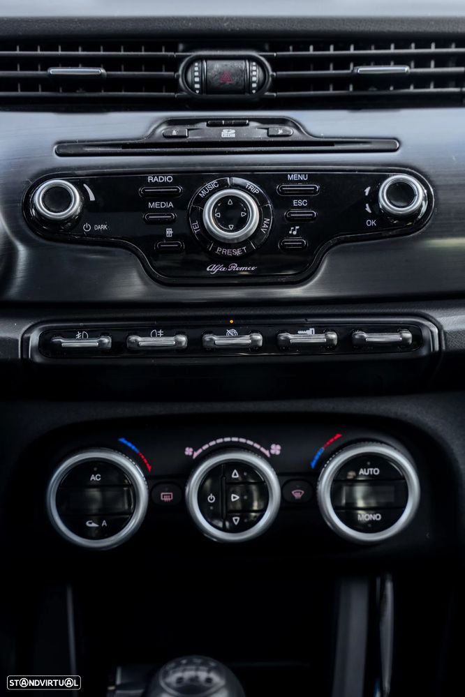 Alfa Romeo Giulietta 2.0 JTDM Distinctive - 18