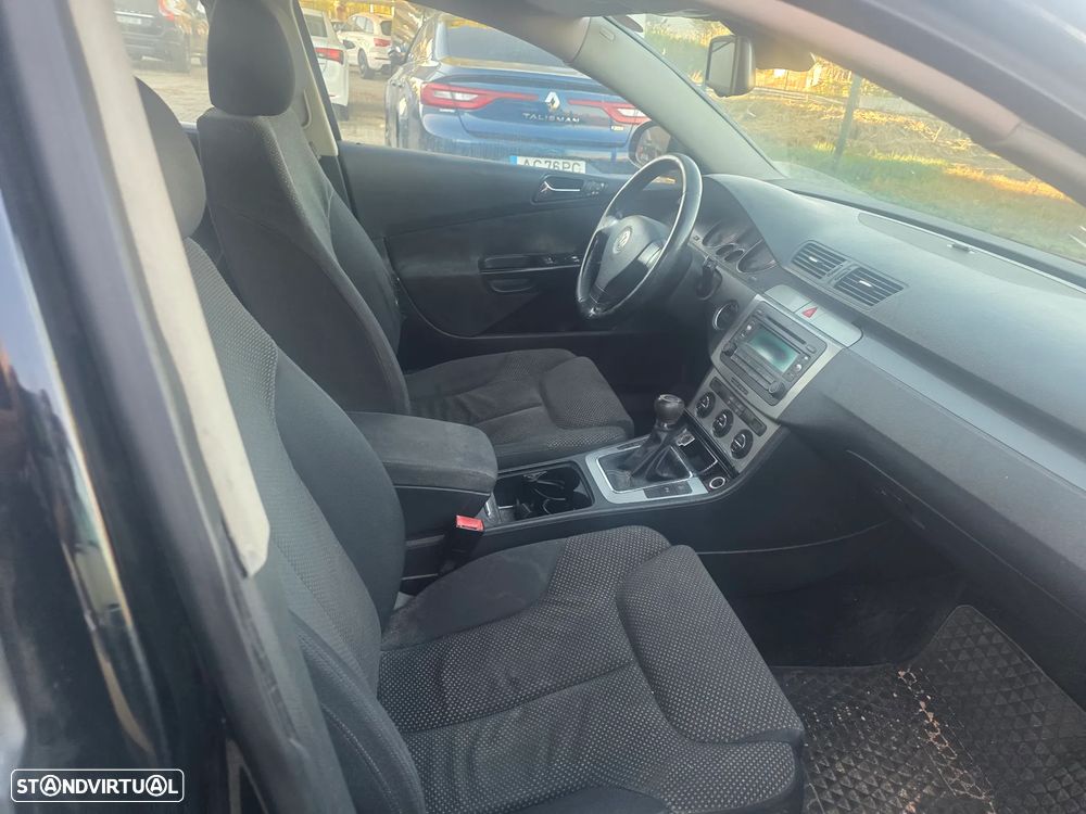 VW Passat 2.0 TDI Confortline - 5