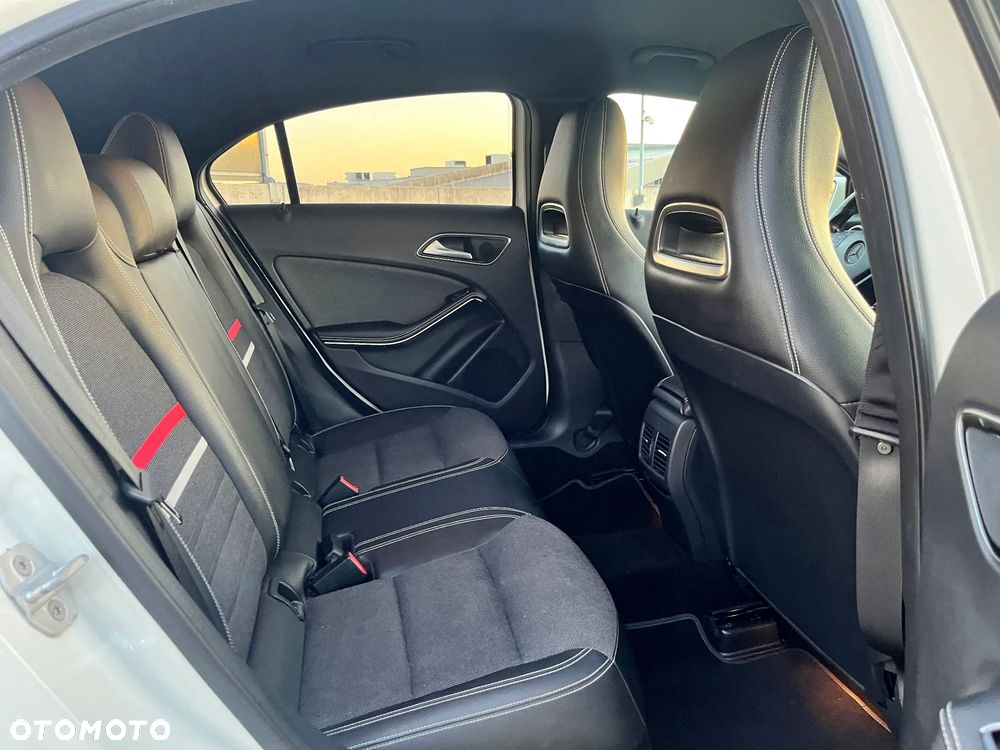 Mercedes-Benz Klasa A 180 7G-DCT Activity Edition - 12