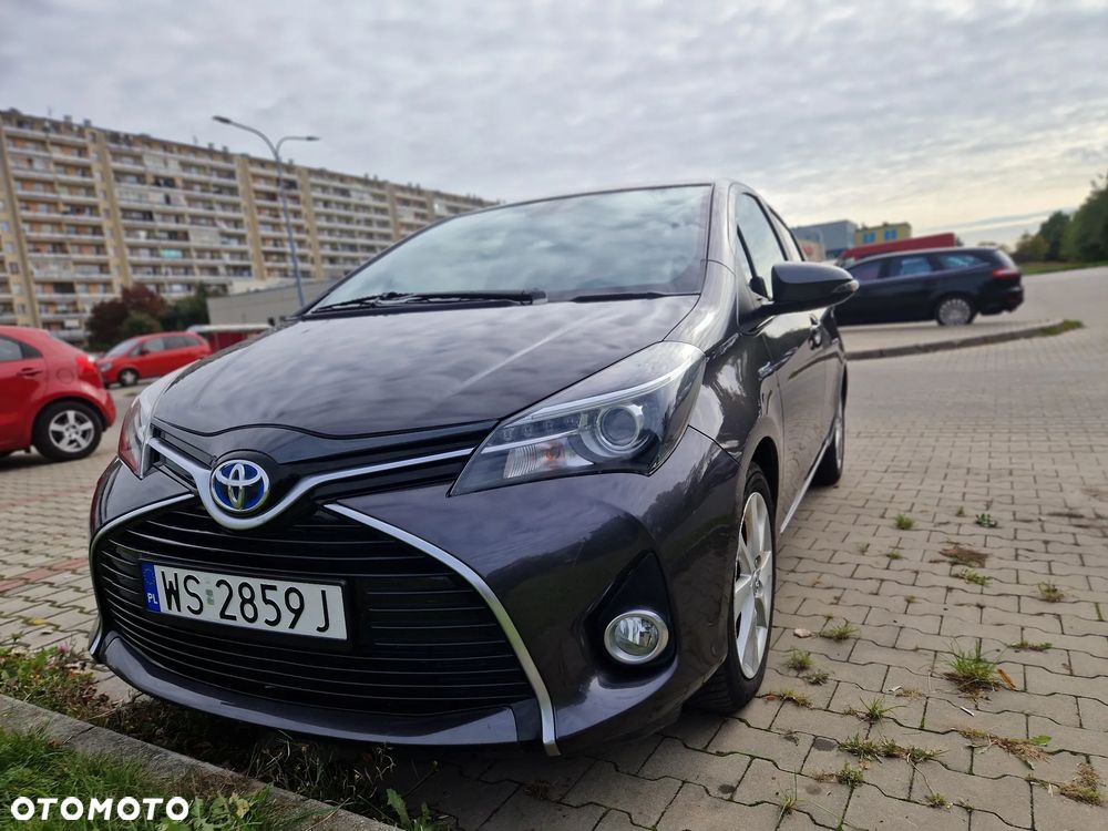 Toyota Yaris Hybrid 100 Premium - 7