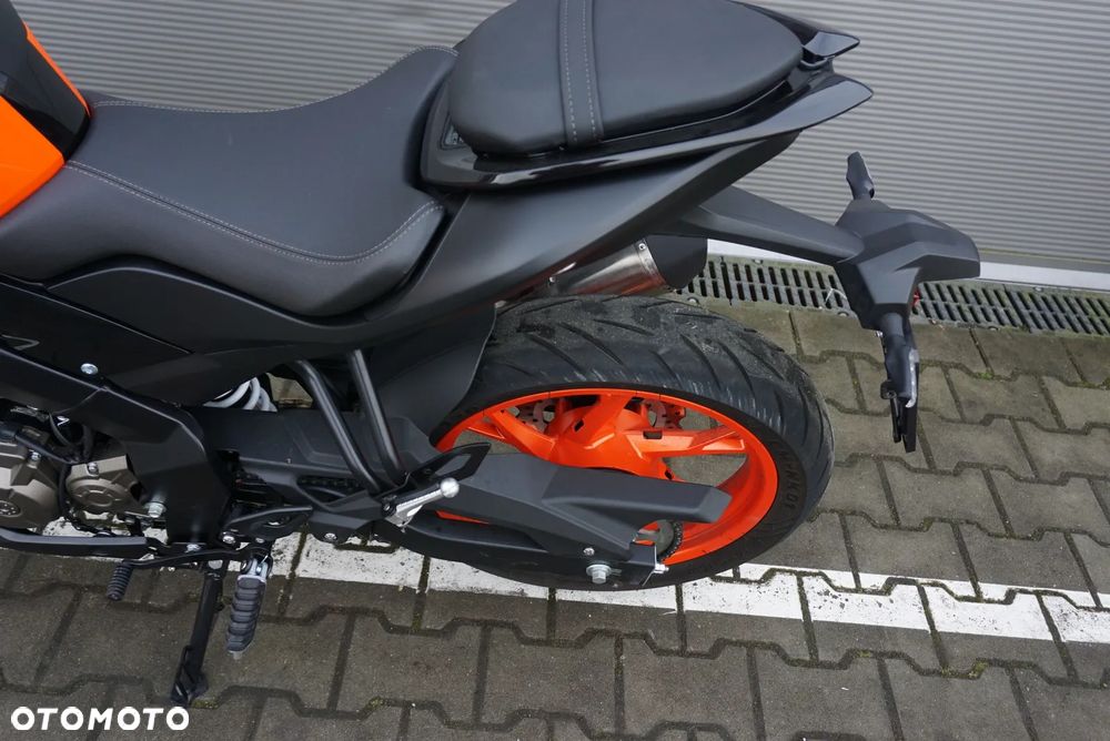 QJMOTOR SRK 125S - 18