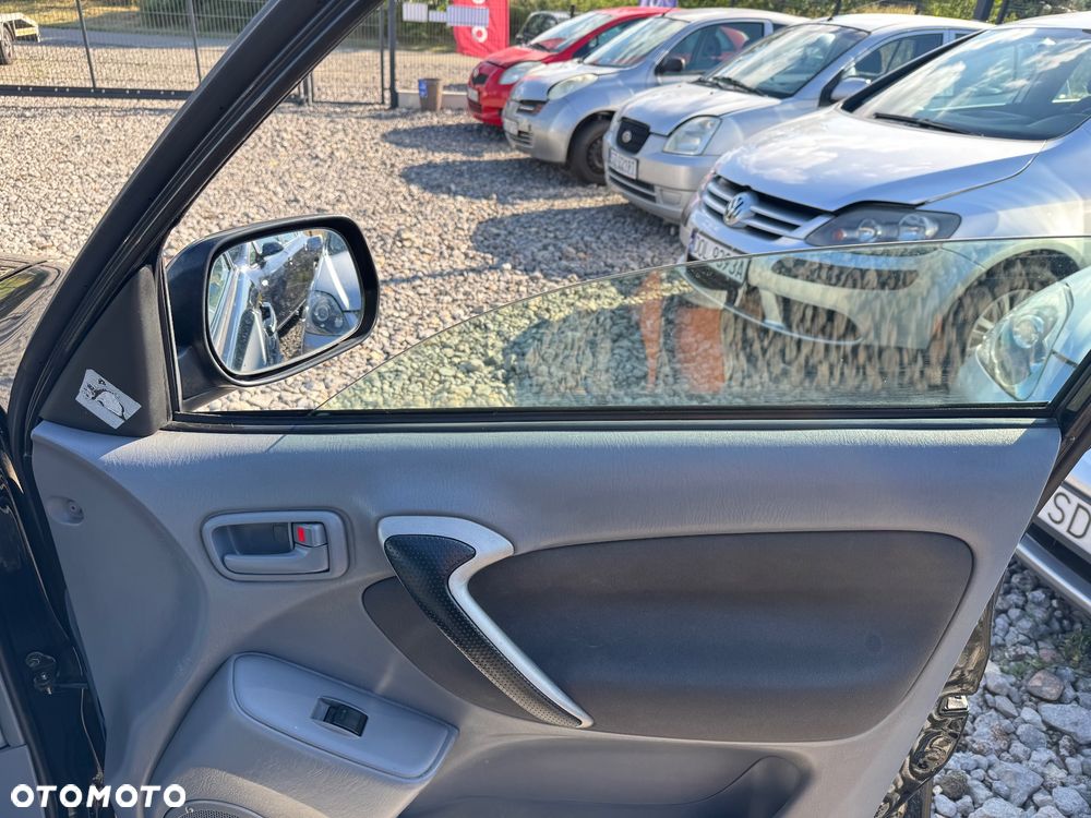Toyota RAV4 2.0 D-4D 4x4 - 15