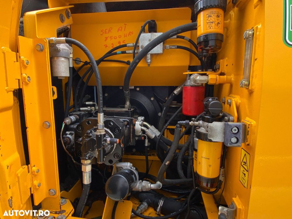 JCB JS130 Excavator - 8