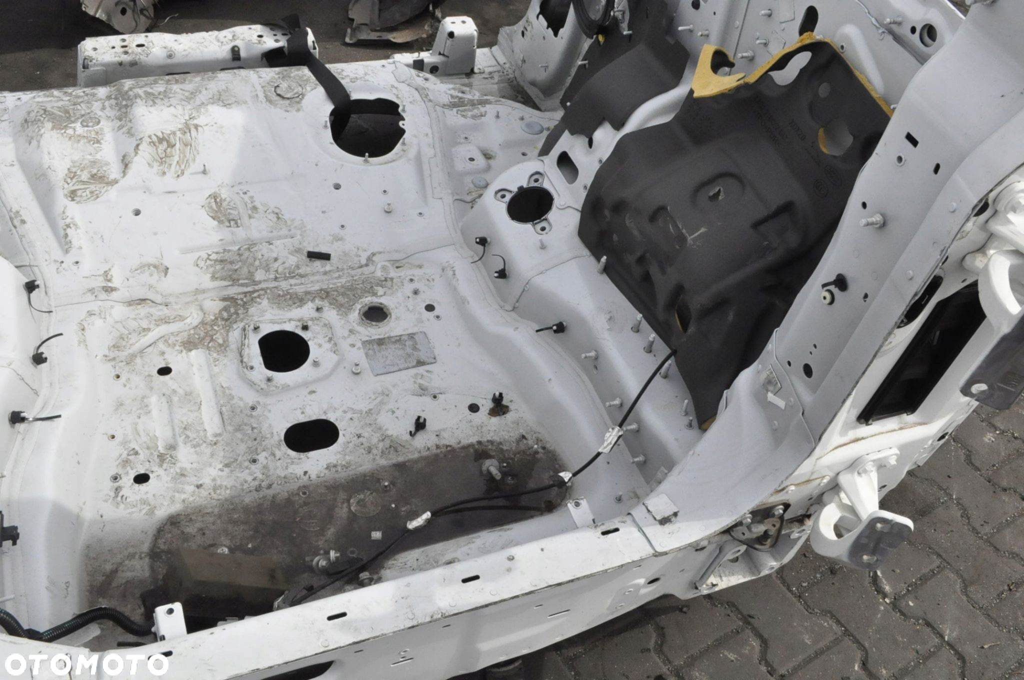 LAND ROVER DEFENDER II 20- CAŁY TYŁ DUPA PAS 3D - 5