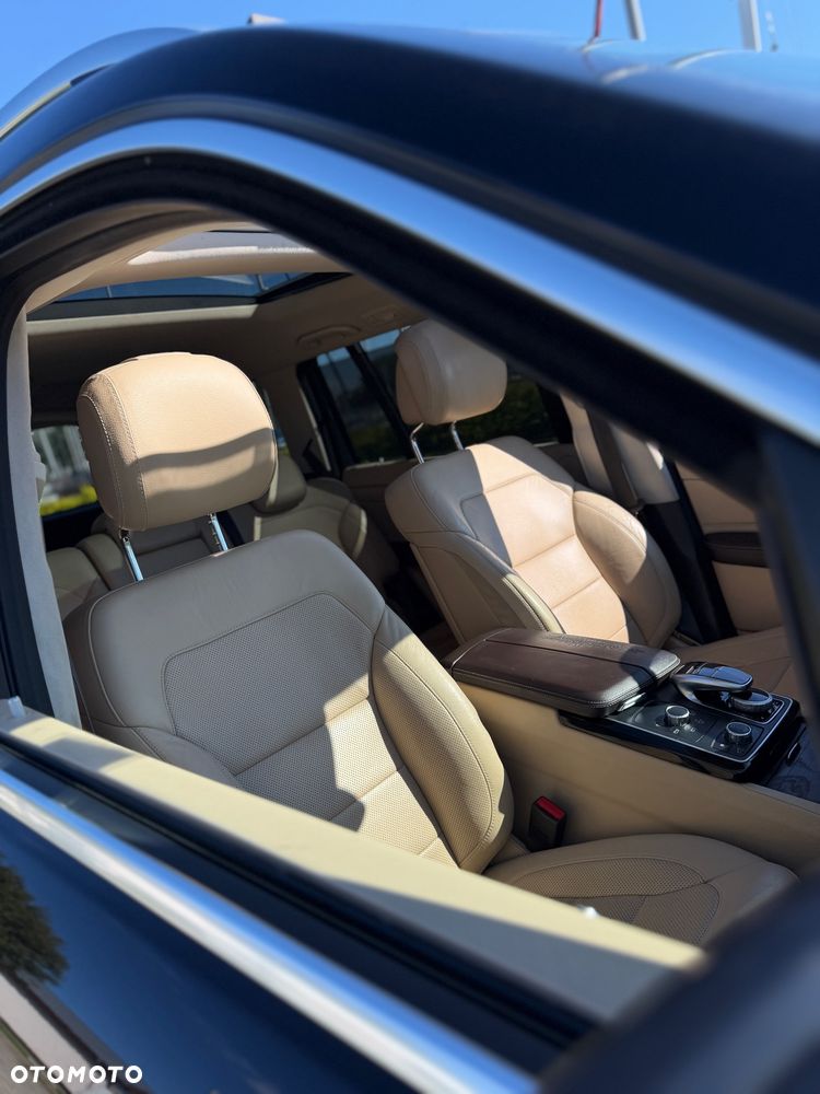 Mercedes-Benz GLS - 30