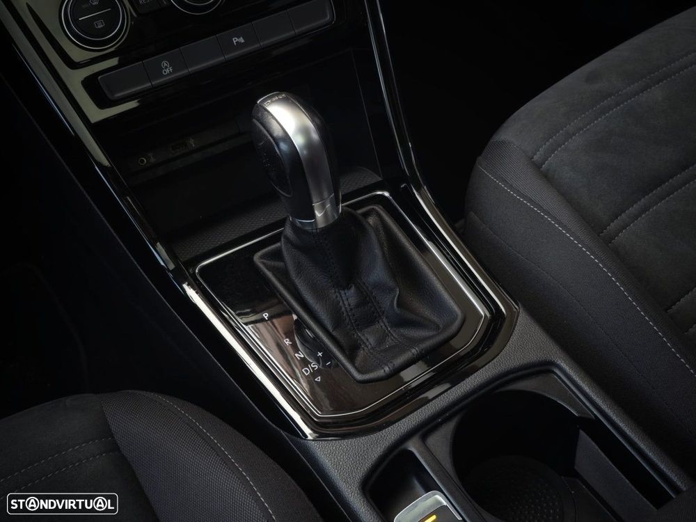 VW Touran 1.6 TDI Blue.Hig.DSG 5L - 16