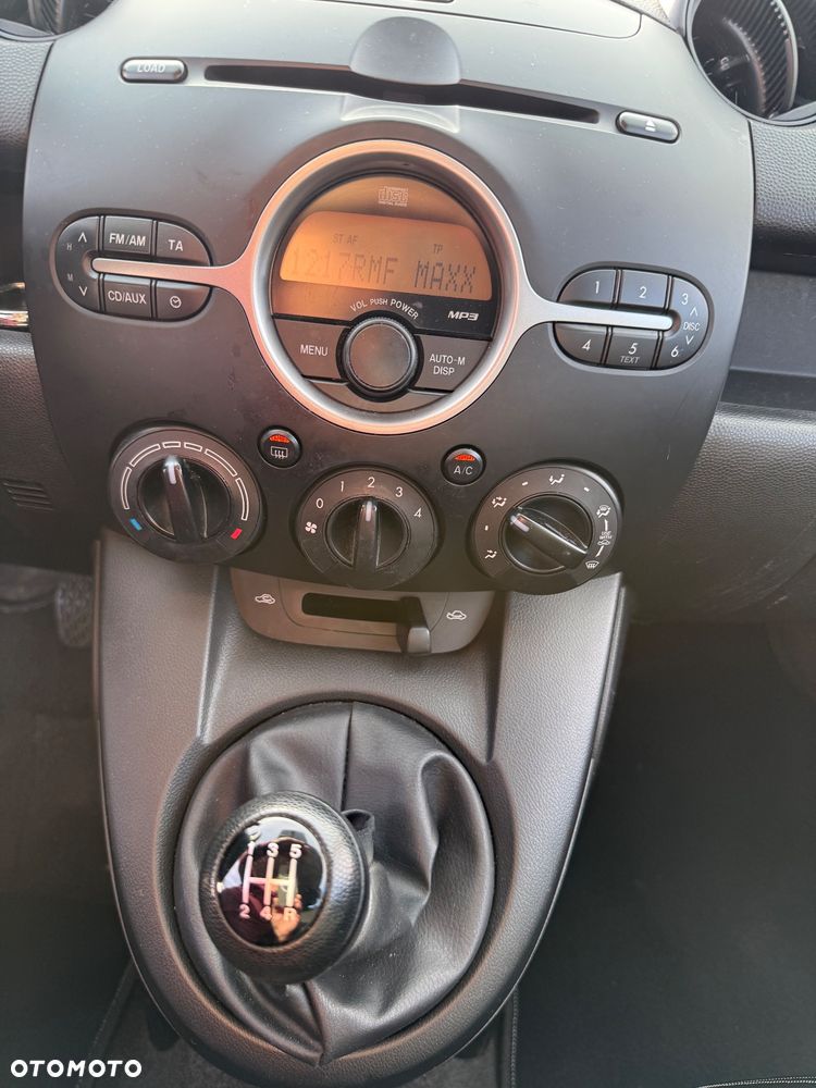 Mazda 2 - 25
