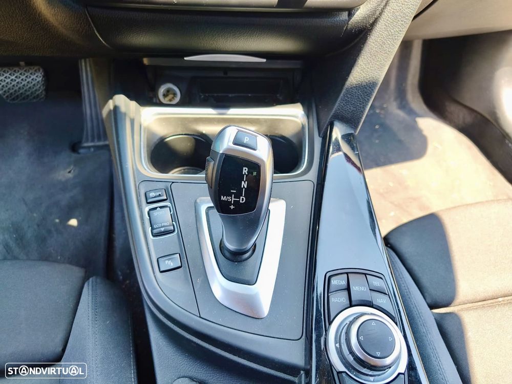 BMW 320 d Auto Pack M - 38