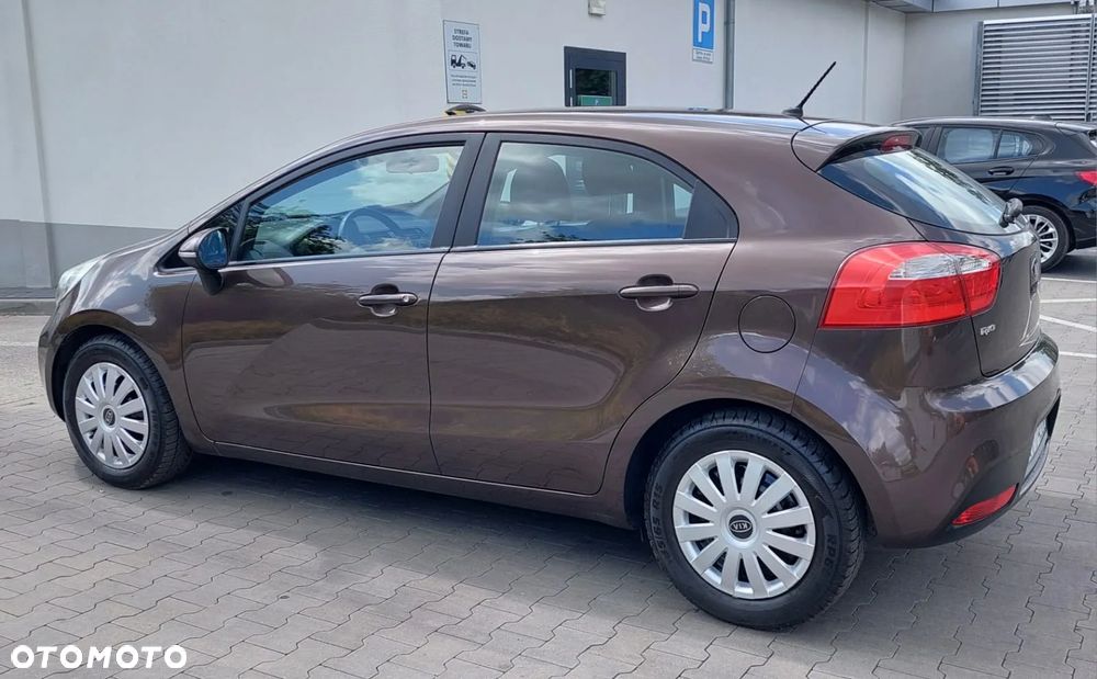 Kia Rio 1.2 Attract - 11