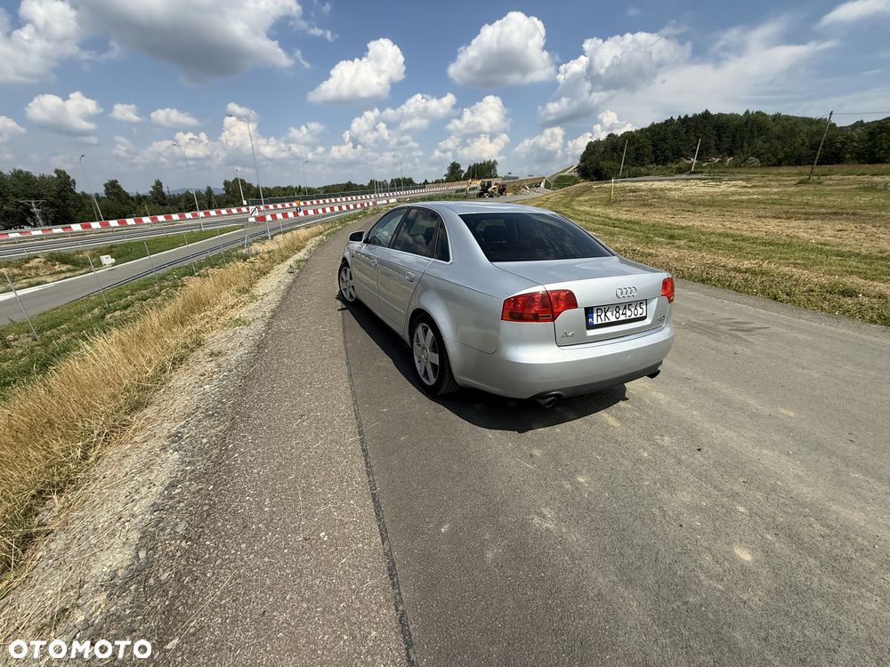 Audi A4 Limousine - 3