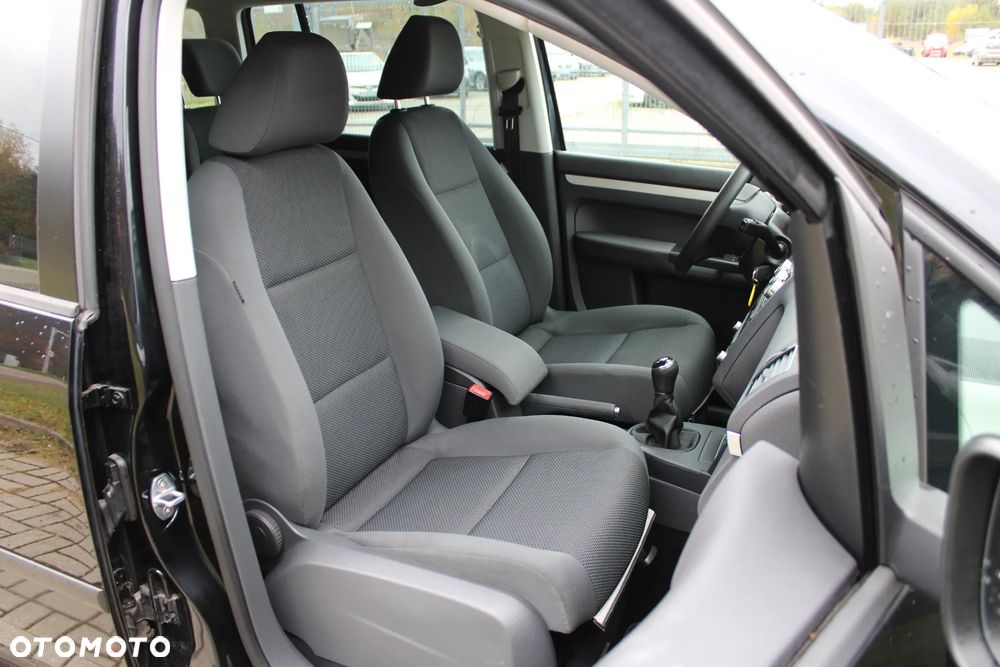 Volkswagen Touran - 30