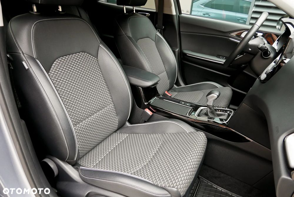 Kia XCeed 1.5 T-GDI Business Line DCT - 13
