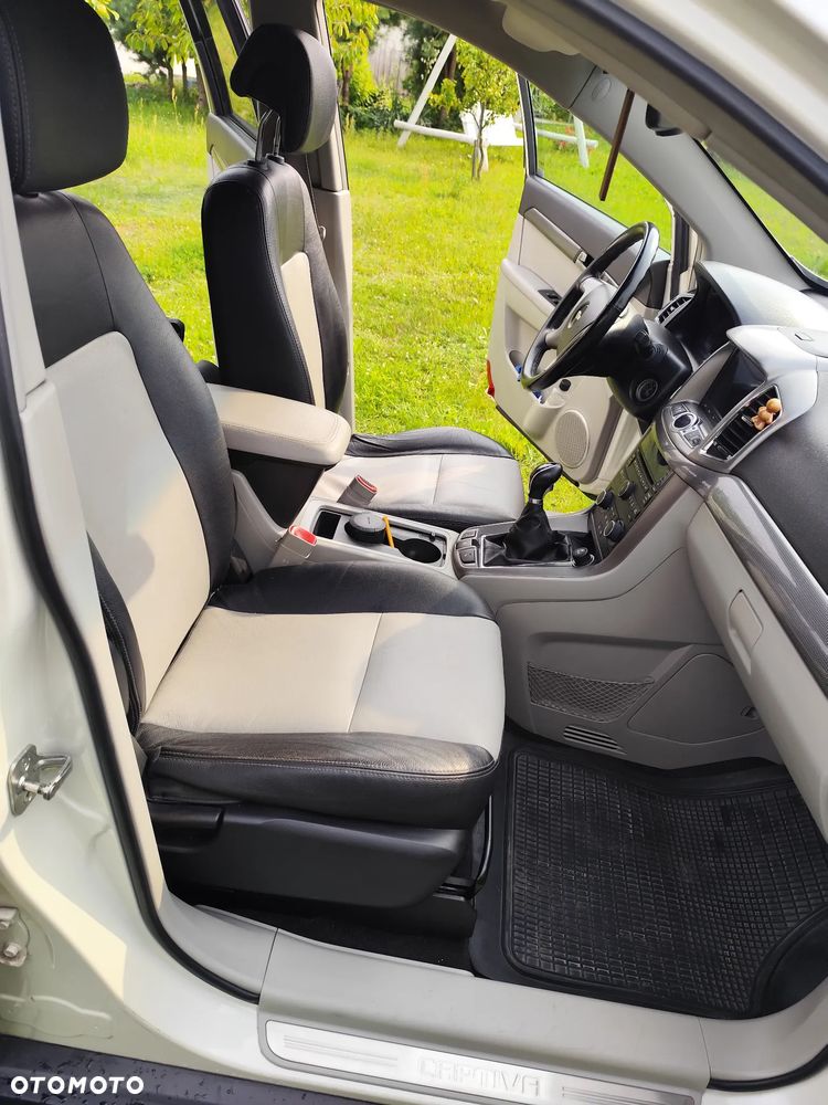 Chevrolet Captiva 2.2 D LTZ - 16