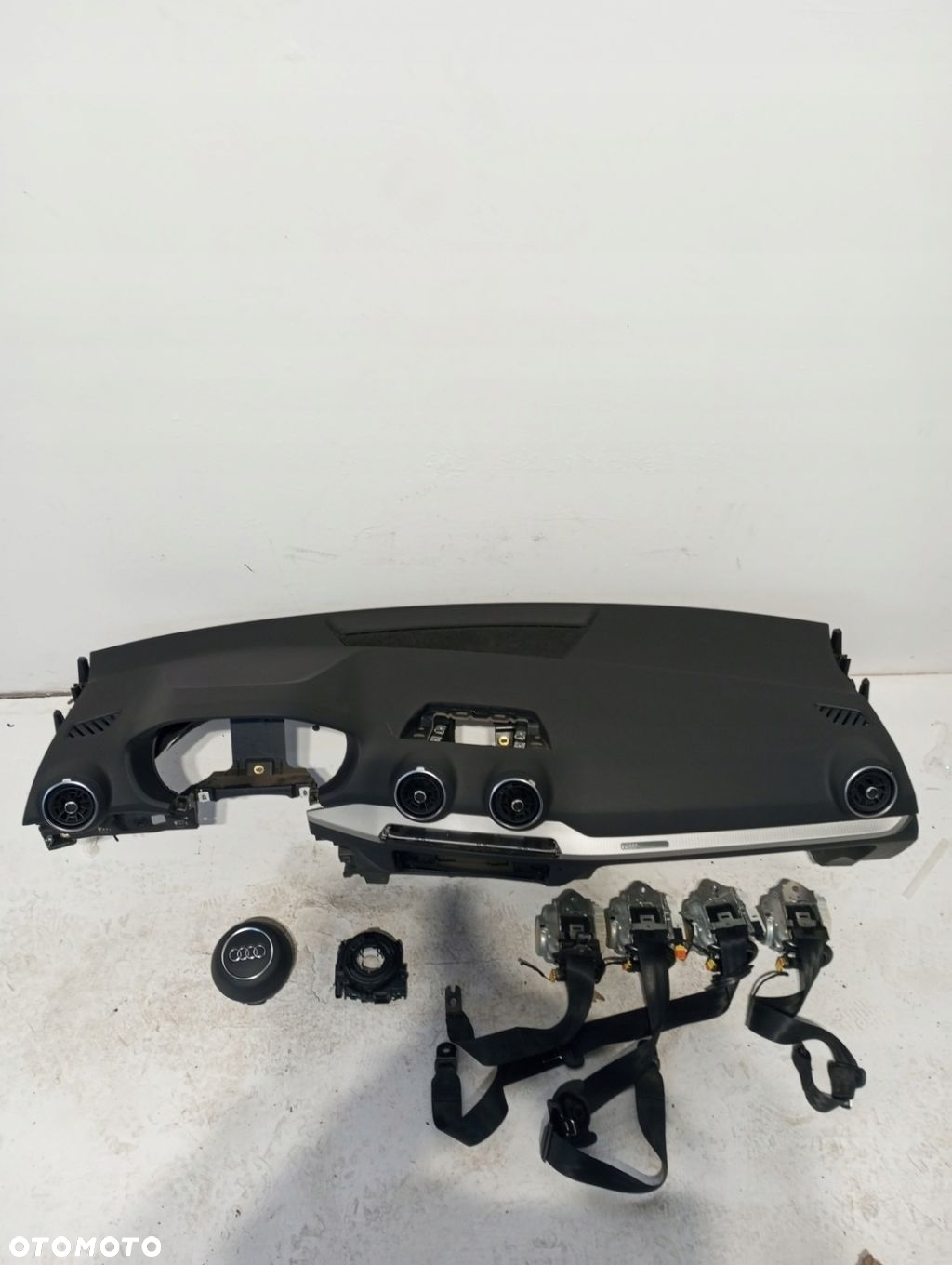 Konsola pulpit deska AUDI Q2 81A - 2