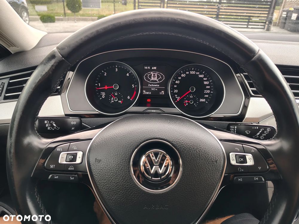 Volkswagen Passat 2.0 TDI BMT Highline - 32