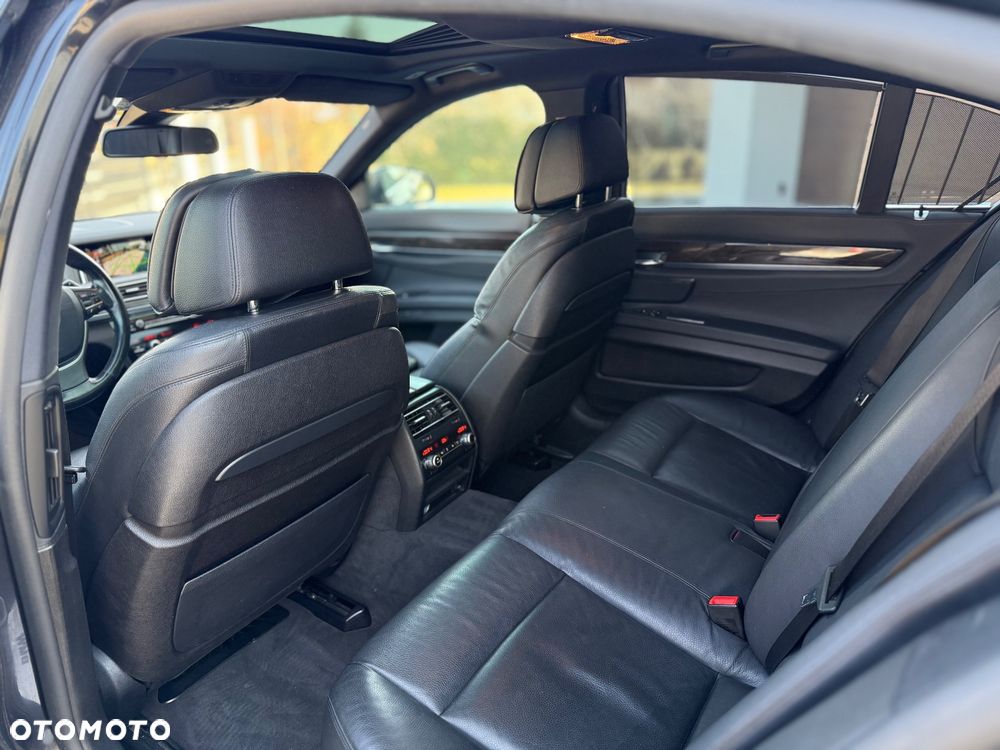 BMW Seria 7 - 26