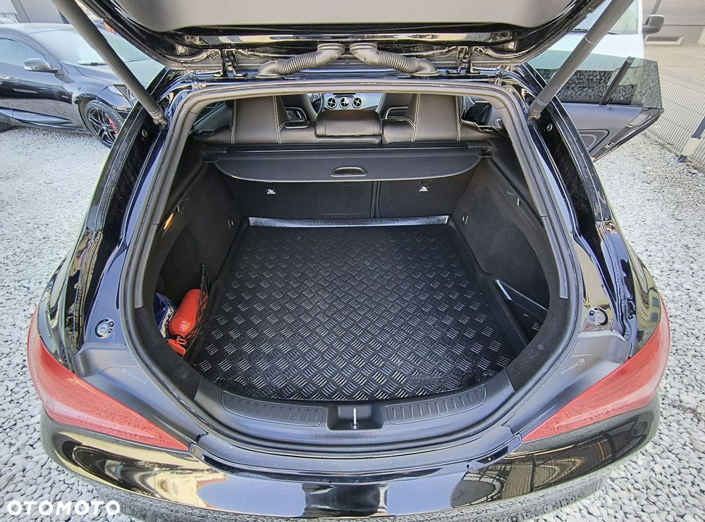 Mercedes-Benz CLA 180 Peak Edition - 18