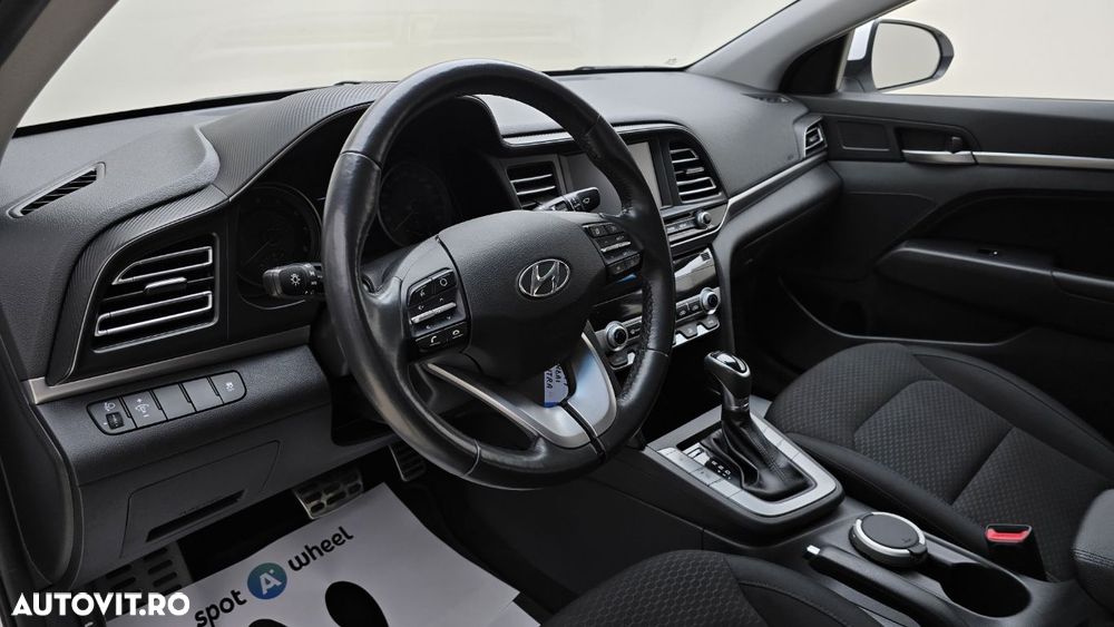 Hyundai Elantra - 13