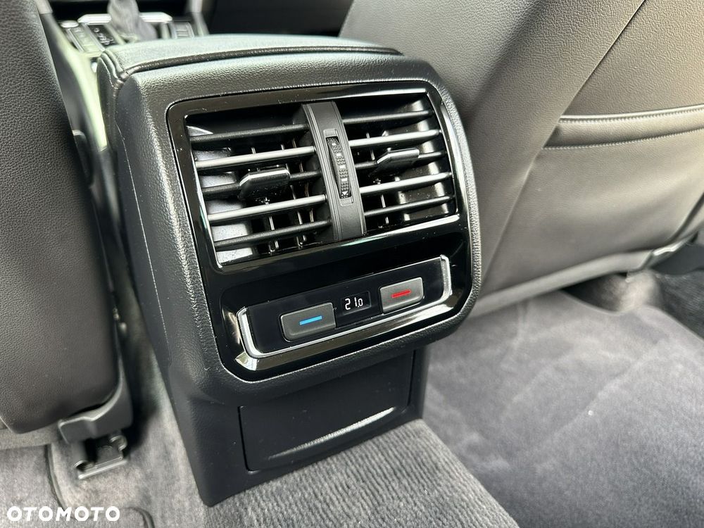 Volkswagen Passat Variant 2.0 TSI (BlueMotion Technology) DSG Highline - 32