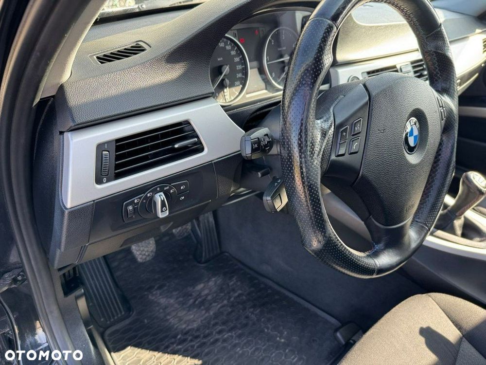 BMW Seria 3 318d DPF Edition Lifestyle - 30