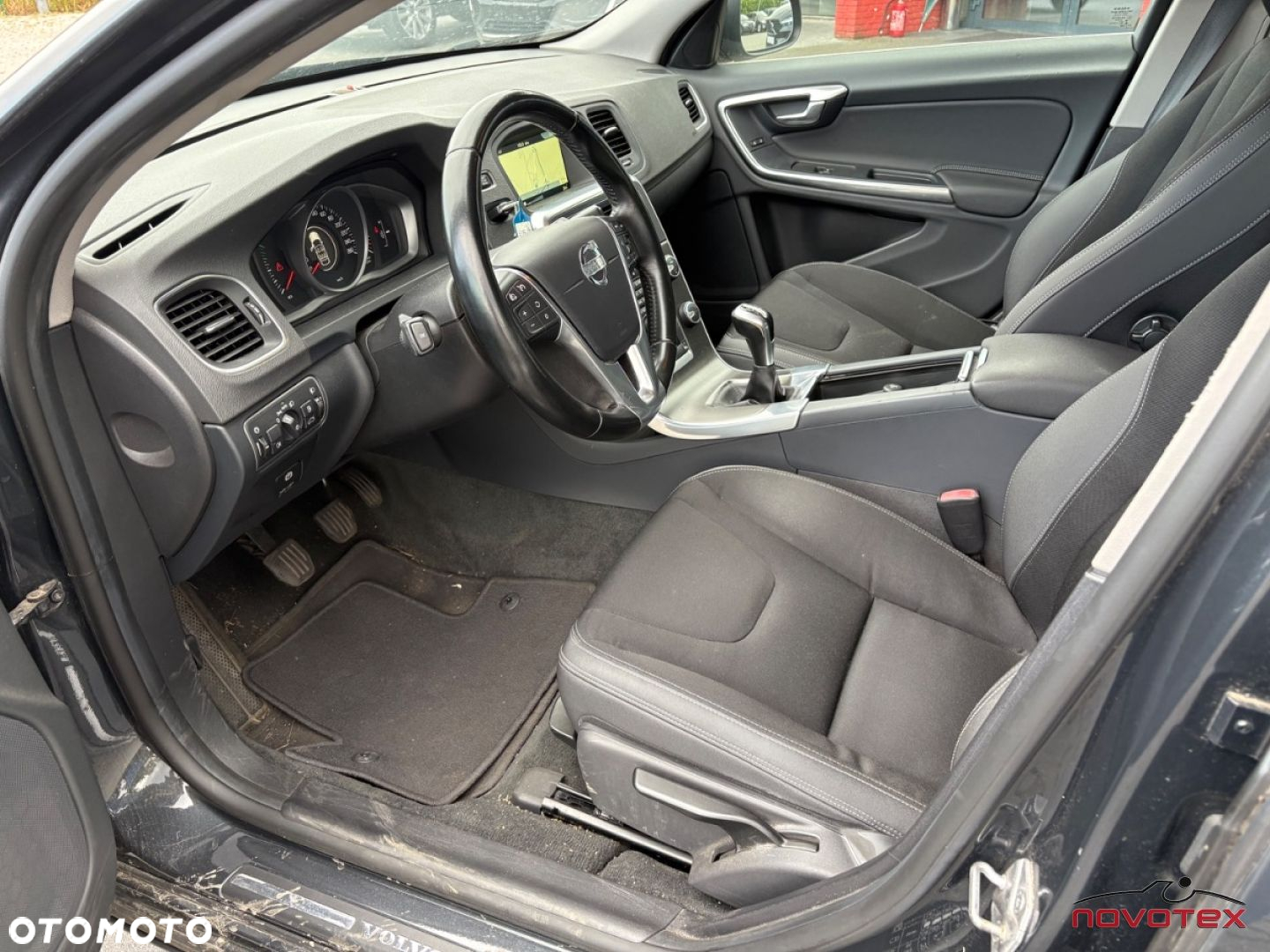 Volvo V60 D4 Momentum - 9