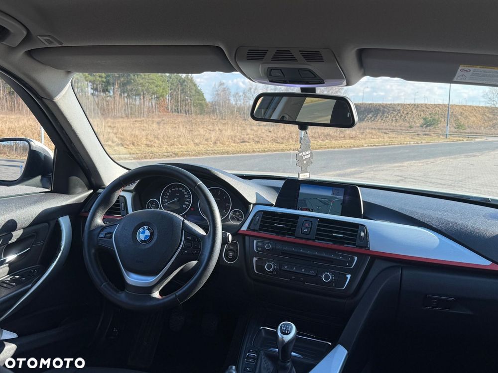 BMW Seria 3 318d Sport Line - 12