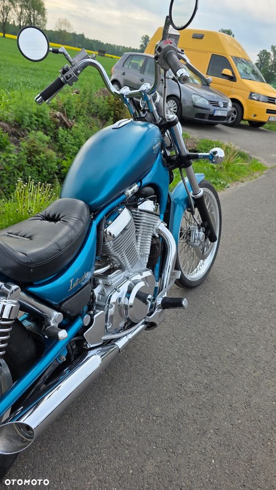 Suzuki Intruder - 6