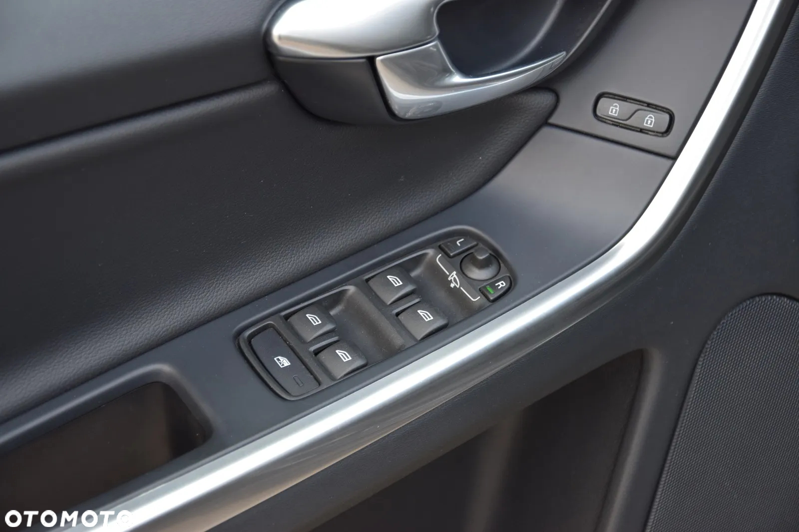 Volvo XC 60 D4 Momentum - 22