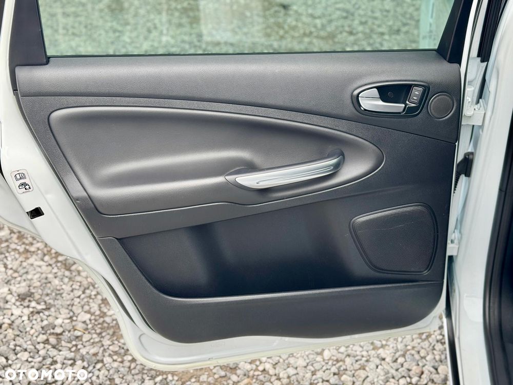 Ford S-Max 2.0 TDCi DPF Titanium X - 15