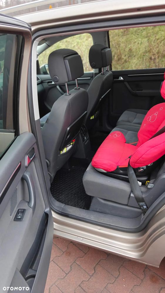 Volkswagen Touran 2.0 TDI Highline DSG - 15