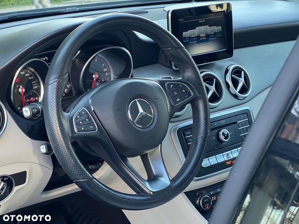 Mercedes-Benz GLA 200 7G-DCT Urban - 4