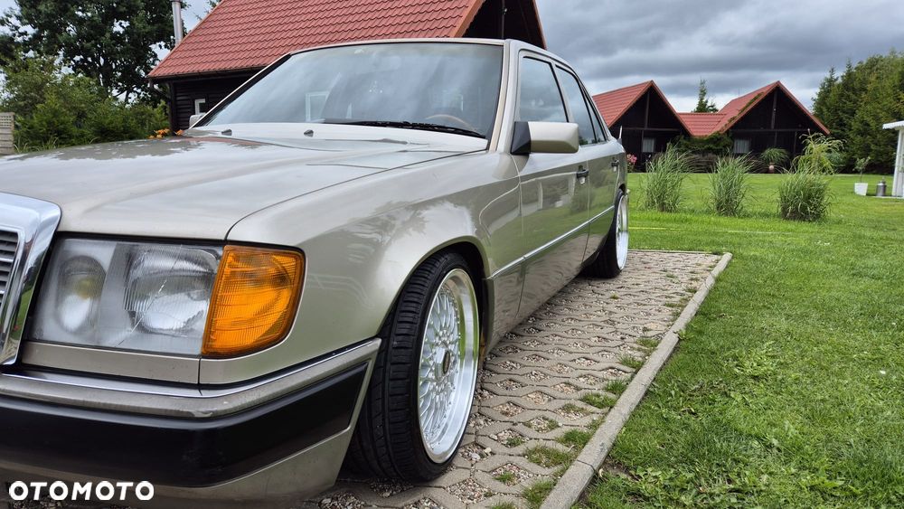 Mercedes-Benz W124 (1984-1993) ver-300-gd - 8