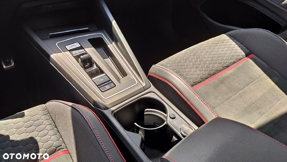 Volkswagen Golf - 28