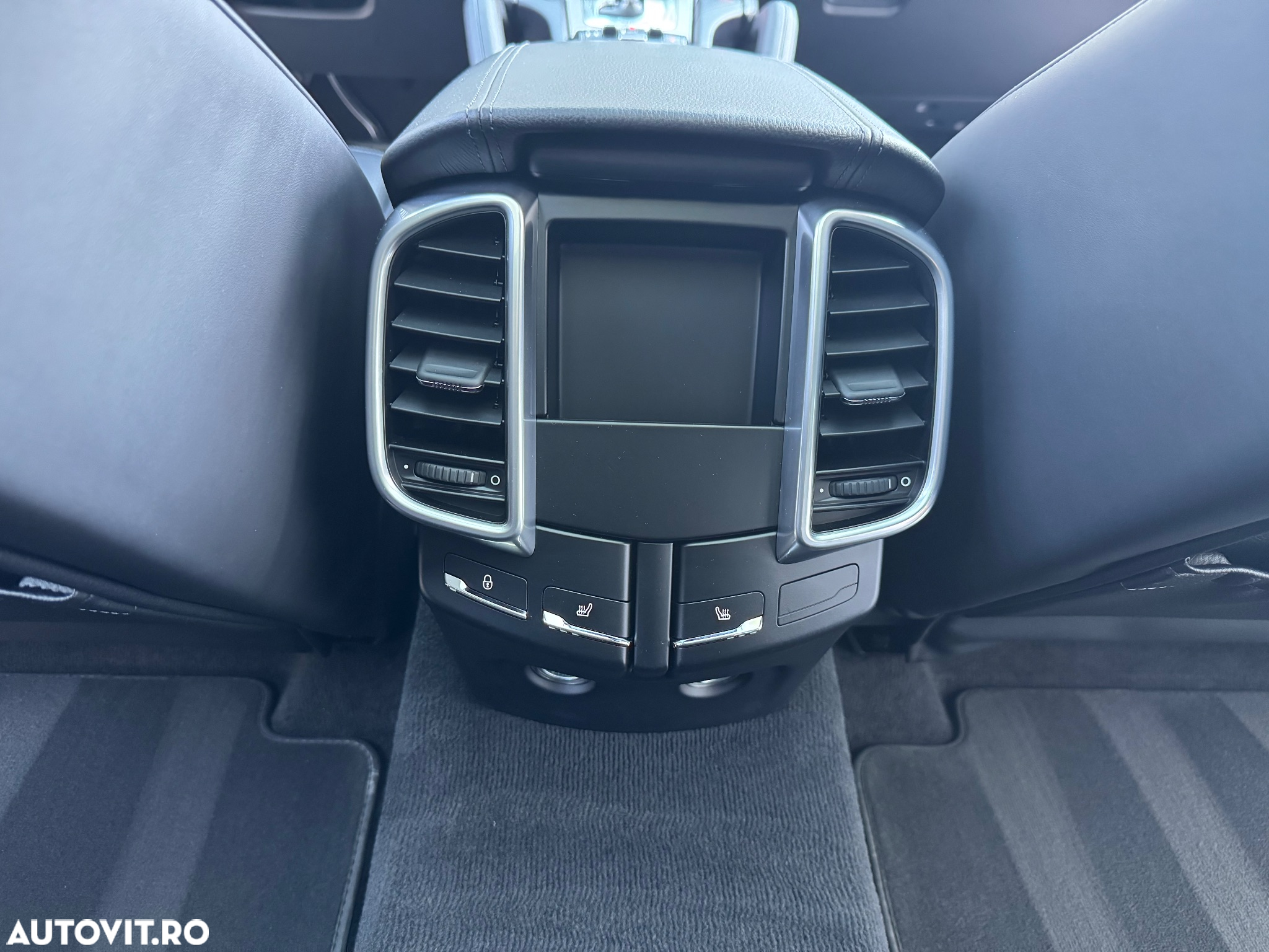 Porsche Cayenne Diesel Platinum Edition - 37