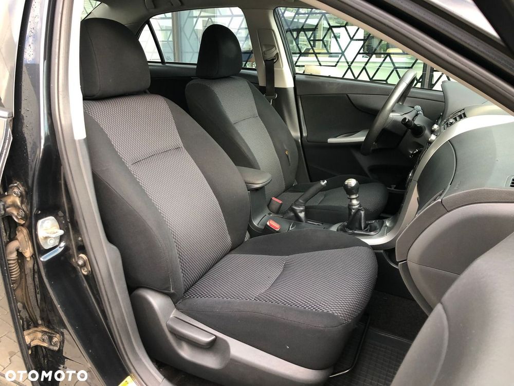 Toyota Corolla 1.6 Premium + - 19