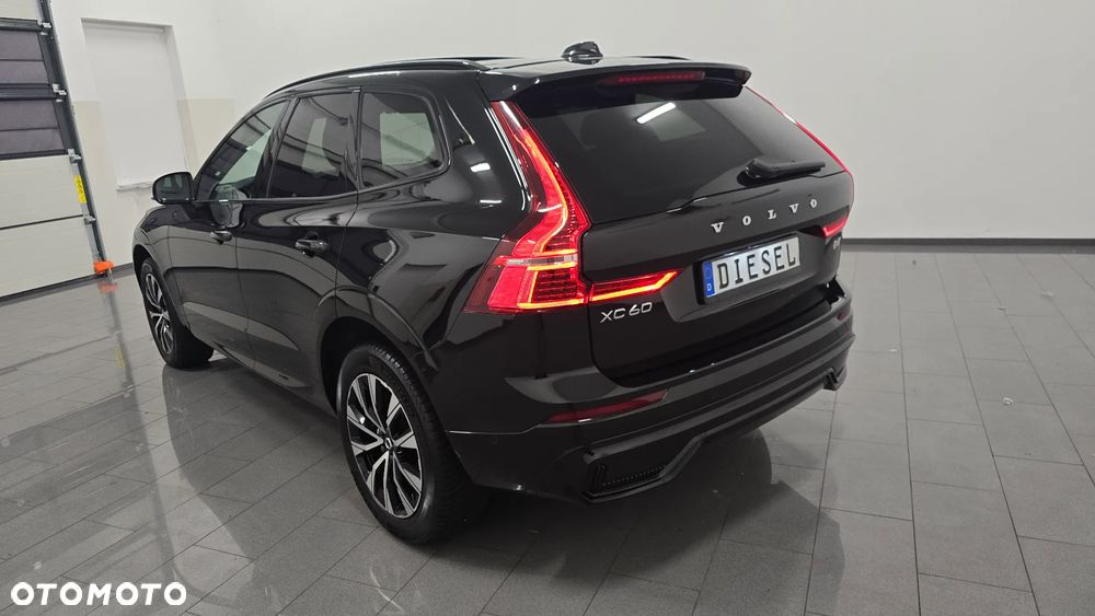 Volvo XC 60 B4 D AWD Plus Dark - 4