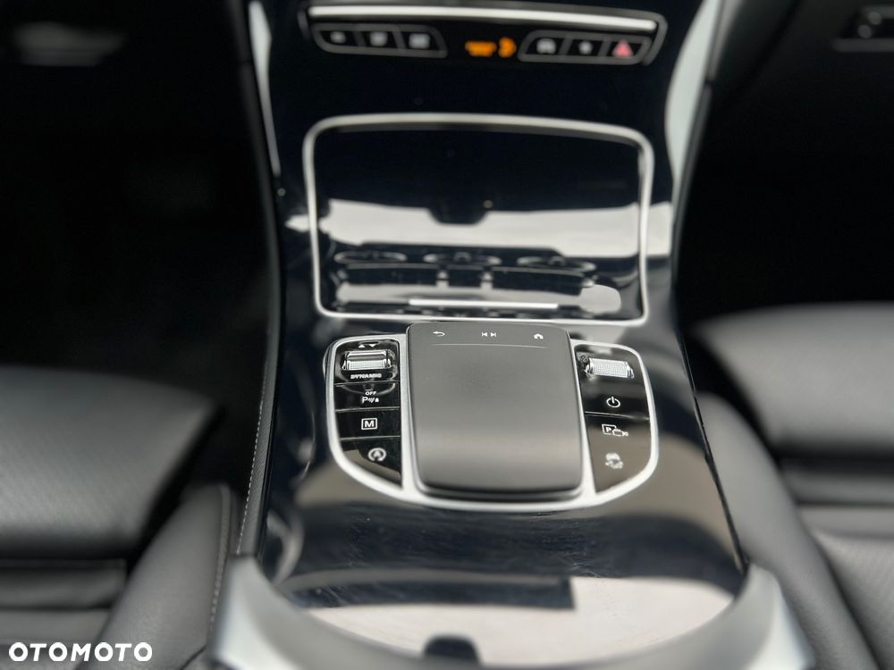 Mercedes-Benz GLC 200 4Matic 9G-TRONIC AMG Line - 22